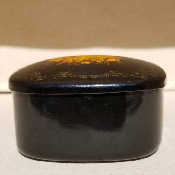 1121 Preowned Rare Handpainted Russian Jewelry Box - Picture 6 of 9